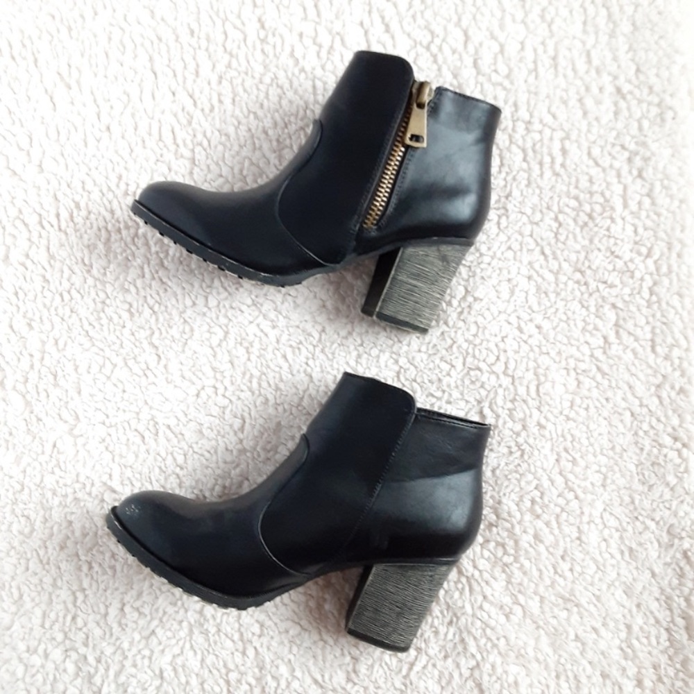 Bamboo Black Ankle Heeled Boots Size 7